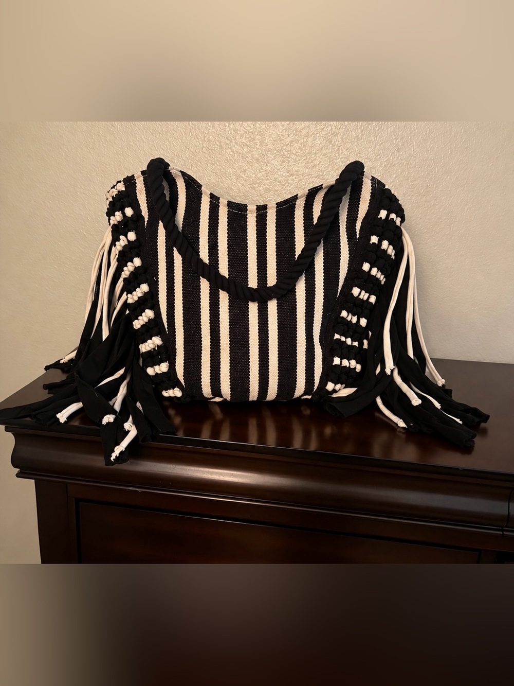 Twig & Arrow Large Fringe Tote Shoulder Bag Black & Cream - Picture 4 of 7